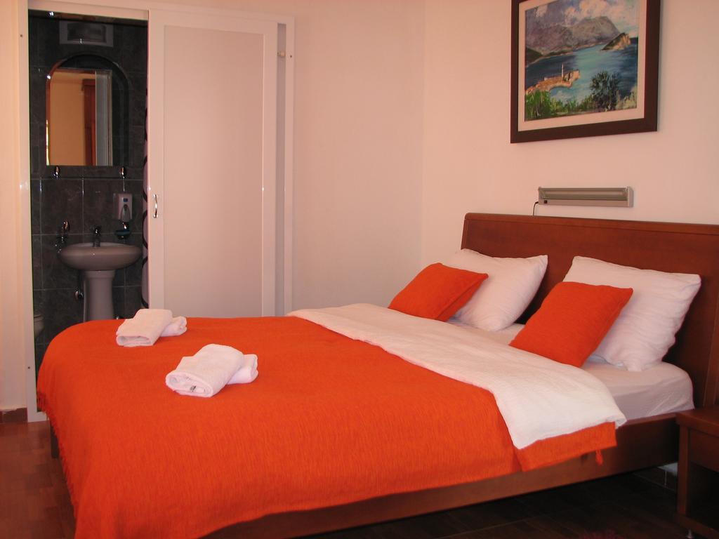 R-Club Old Town Apartments Budva Værelse billede